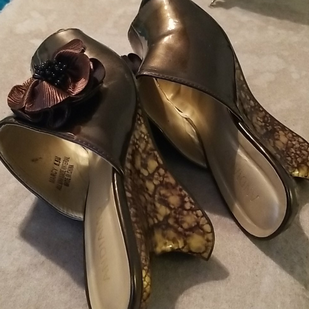 Shoes - Picture 4 of 6